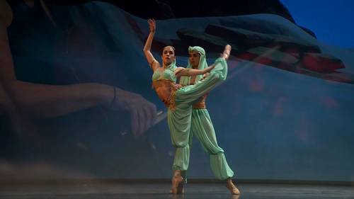 Además de Mario Iván Martínez y la Orquesta del Teatro de Bellas Artes, participan en la producción la compañía México City Ballet y niños del proyecto Bailar con el Corazón.