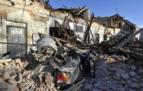 Zona residencial devastada en el centro de la ciudad de Petrinja, en Croacia, afectada por un sismo de magnitud 6.3, de acuerdo con el Centro Sismológico Europeo del Mediterráneo.