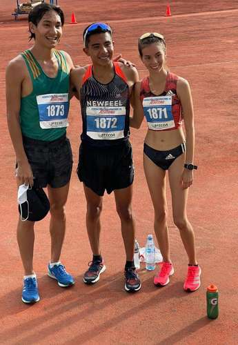 Los andarines Emiliano Zamudio, César Córdova y Alegna González tras finalizar sus pruebas.