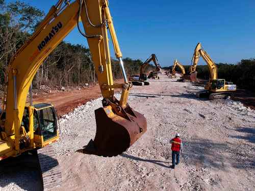 En la obra férrea del sureste, la mayor inversión pública en el sector turístico.