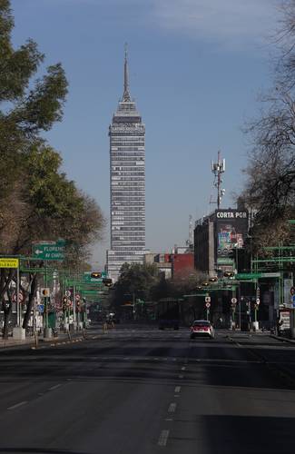 El festejo de Año Nuevo y el frío dejaron las calles solitarias.