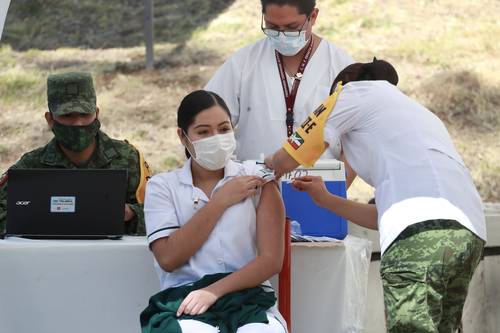  Aplicación del biológico en el Heroico Colegio Militar, el 27 de diciembre. Foto Luis Castillo