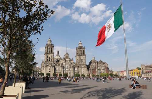 Este año, la Ciudad de México será la Capital Iberoamericana de las Culturas. En la imagen, una vista del Zócalo capitalino.