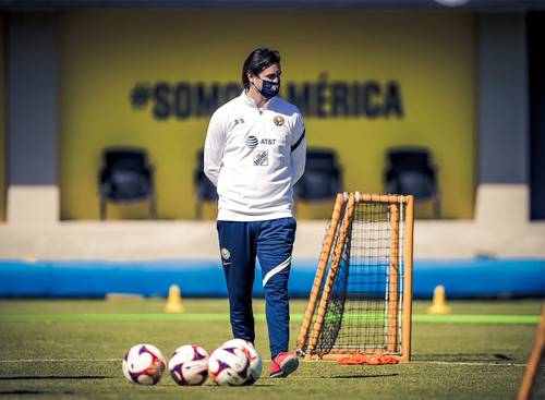 El técnico argentino fue presentado ayer y de inmediato se puso a trabajar.