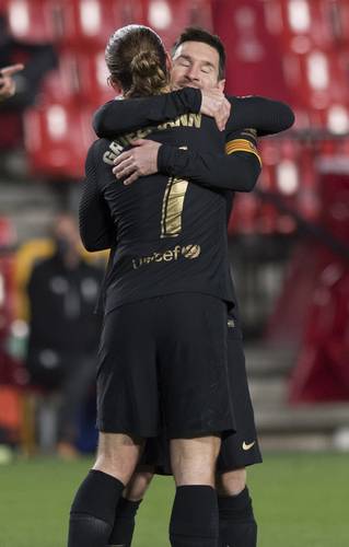 Leo y Antoine celebran sus dobletes en la victoria 4-0 sobre el Granada.