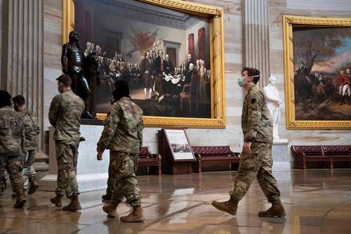  La Guardia Nacional patrulla las instalaciones del Congreso estadunidense. Foto Afp