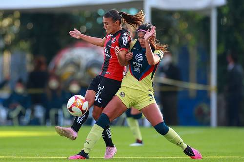 Las rojinegras ganaron ayer en la cancha de las Águilas.