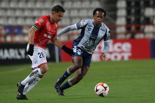 Los Tuzos anunciaron horas antes del partido dos casos positivos de Covid-19; sin embargo, la Liga Mx no suspendió el duelo.