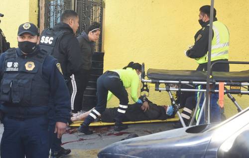 Tras una riña, un hombre resultó herido por arma punzocortante en varias partes del cuerpo, por lo que tuvo que ser atendido por paramédicos del Escuadrón de Rescate y Urgencias Médicas y llevado a un hospital. Los hechos ocurrieron en la colonia Morelos. El agresor fue detenido.