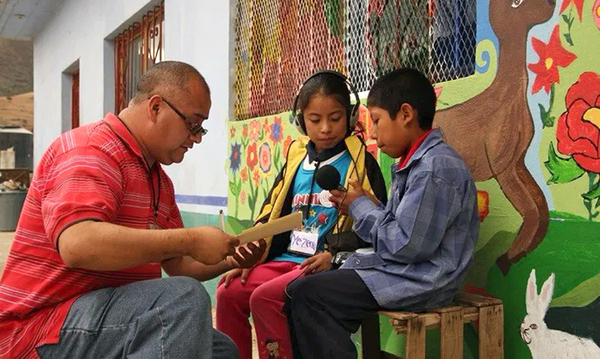 ¡Hagamos radio! es un proyecto de capacitación en producción radiofónica que se realizó en la comunidad zapoteca de Magdalena Teitipac, en los Valles Centrales de Oaxaca.