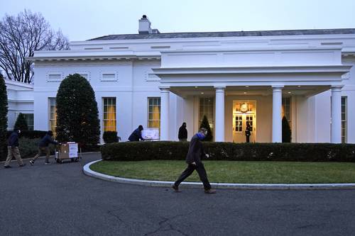  Labores de mudanza en las oficinas de la Casa Blanca. Foto Ap
