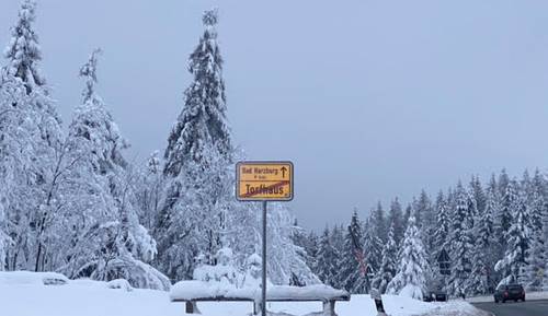 Un paisaje soñado para los habitantes de un clima menos frío es el que rodea a Harz, donde hay zonas para esquiar y disfrutar de las leyendas.