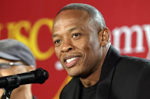 El magnate del hip hop Dr. Dre anunció una donación de 70 millones de dólares para crear la nueva Academia de Artes, Tecnología e Innovación Empresarial Jimmy Iovine y Andre Young, en la Universidad del Sur de California, en Santa Mónica.