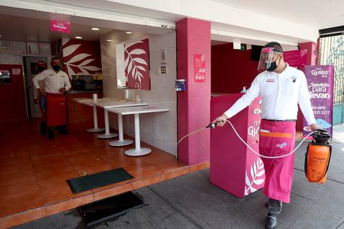 Restaurantes se prepararon los días anteriores para la reapertura hoy de sus instalaciones, siempre y cuando cumplan con las medidas sanitarias acordadas.