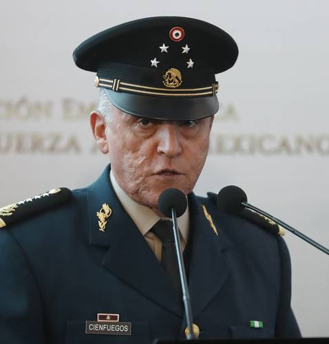 El ex secretario de la Defensa Nacional Salvador Cienfuegos durante la inauguración de la estación emblemática Ejército y Fuerza Aérea Mexicana en la estación Colegio Militar de la línea 2 del Metro, el 21 de noviembre de 2017.