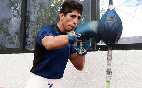 Rey Vargas deja el cinturón supergallo del CMB para enfrentar al campeón pluma Gary Russell.