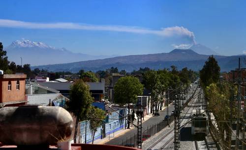 La reciente actividad del volcán Popocatépetl está dentro de los parámetros observados anteriormente, por lo que no hay de qué preocuparse; sin embargo, la población debe mantenerse atenta a la información oficial. Este jueves, Don Goyo emitió una espectacular fumarola de varios kilómetros.