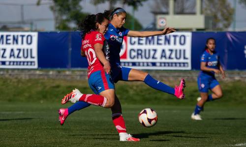 Las jugadoras de Cruz Azul mostraron un estilo ofensivo ayer en La Noria, lo que les valió para conseguir su segundo triunfo y llegar a siete unidades.