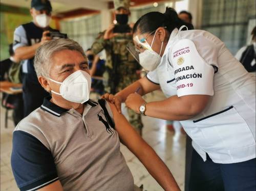 Ayer comenzó la vacunación contra Covid-19 al personal del sector educativo en Campeche.