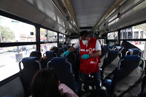 Voluntarios llevan a cabo la campaña preventiva Cruz Roja cerca de ti.