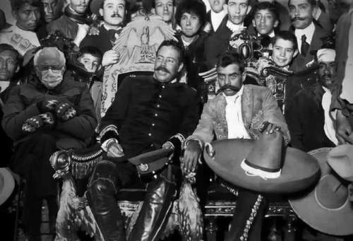 Bernie Sanders aparece en un meme con Pancho Villa y Emiliano Zapata.