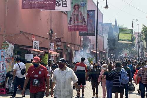 De nuevo miles de personas acudieron al Centro Histórico, a pesar de que la cifra de contagios y fallecidos por coronavirus rompe marcas todos los días.