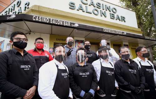 Establecimientos con larga tradición, como el Casino Salón Bar de Doctor Vértiz y Doctor Erazo, en la colonia Doctores, luchan por sobrevivir en medio de la crisis.