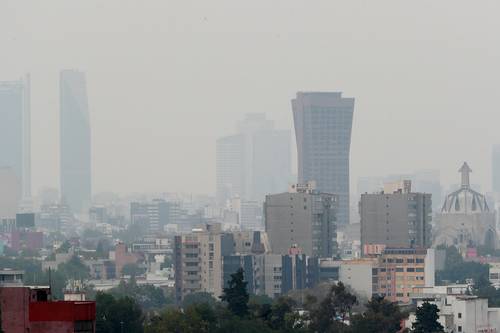 Expertos confirman la relación entre infecciones por coronavirus y contaminación.