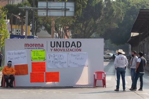 Morenistas se manifestaron el viernes contra Mario Delgado, presidente nacional del partido, en la CDMX.
