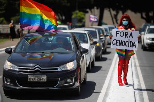 Manifestación en Brasilia ayer contra el presidente Jair Bolsonaro, quien declaró que el gobierno federal no es responsable de llevar oxígeno a Amazonas, estado sumido en una crisis de salud por la escasez de este elemento.