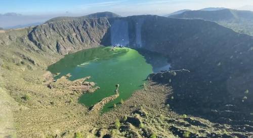 La región montañosa donde se encuentra el volcán Chichonal –la cual colinda con los municipios de Pichucalco, Francisco León y Chapultenango, en Chiapas– ha presentado recientemente un incremento de actividad sísmica. La jefa del Servicio Sismológico Nacional, Xyoli Pérez Campos, informó que del 25 de diciembre al 2 de febrero se registraron 41 movimientos telúricos en la zona.