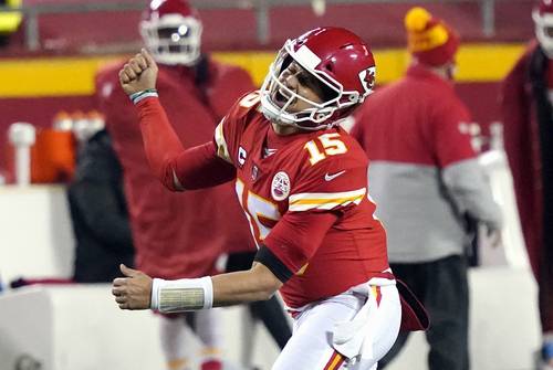 Patrick Mahomes, mariscal de los Jefes de Kansas, aseguró que por ahora sólo se enfoca en ganar su segundo Supertazón este domingo y no piensa en las marcas de su legendario rival, Tom Brady.