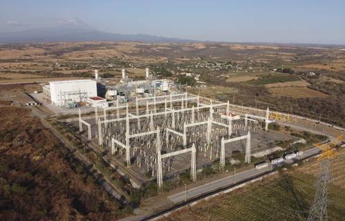 El mercado paralelo de venta de energía, mediante la simulación de autoabasto, afecta las finanzas de la CFE, denuncia la empresa.