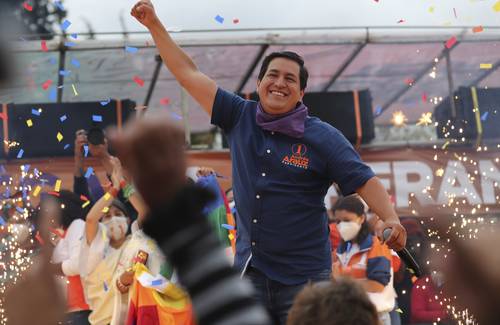 Andrés Arauz, candidato de Unión por la Esperanza, ayer en su último acto de campaña electoral en Quito.