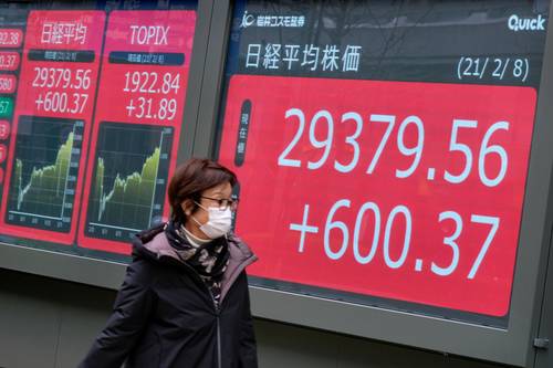 En las primeras horas de operaciones en las naciones asiáticas, la bolsa de Tokio obtuvo un impulso del índice Nikkei, que registró un alza de 2.06 por ciento.