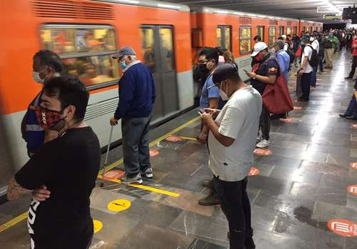 La línea 2 del Metro Taxqueña-Cuatro Caminos reinició operaciones tras un mes sin servicio por el incendio ocurrido en el puesto central de la calle Buen Tono.