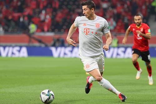 El polaco Robert Lewandowski marcó un doblete y disputará el título de goleo del Mundialito ante André Pierre Gignac.