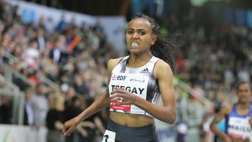 La etíope Gudaf Tsegay impuso ayer nuevo récord mundial en los mil 500 metros bajo techo con tiempo de 3 minutos, 53 segundos y 9 centésimas durante la reunión de Liéve, Francia.