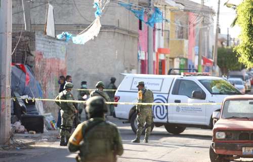 Cinco jóvenes (cuatro varones y una mujer) fueron ultimados a balazos y uno quedó gravemente herido en un ataque perpetrado en la calle Morelos de la colonia Hidalgo, en el municipio de Tlaquepaque, Jalisco.