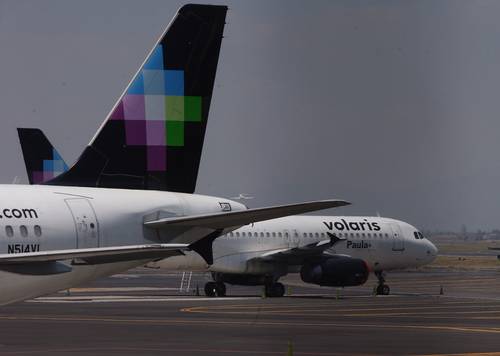 Volaris informó este jueves sobre la firma de un acuerdo por 4 mil 900 millones de dólares con el fabricante estadunidense Pratt & Whitney para la adquisición y mantenimiento de motores para 80 aviones nuevos Airbus A320neo. El convenio estaría vigente hasta 2040, dijo a Reuters el director general de la línea aérea, Enrique Beltranena. Durante la pandemia de coronavirus Volaris ha expandido su participación en el mercado y en enero su tráfico de pasajeros fue de 97 por ciento en comparación con la capacidad del mismo mes en 2020.