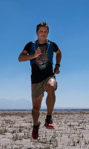 El ultramaratonista planea recorrer más de 6 mil kilómetros entre sierras y montañas.