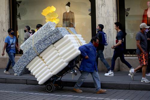 En el Centro Histórico el trajín que genera el comercio ha recobrado vida y los encargados de los negocios se muestran optimistas para que mejoren las ventas.