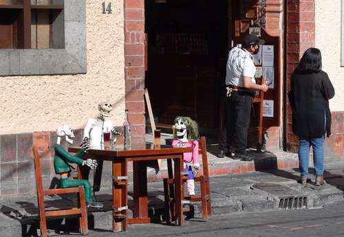 Con mesas al exterior, restaurantes de la CDMX buscaban atraer comensales durante los festejos del amor y la amistad (la imagen, en el centro de Coyoacán).