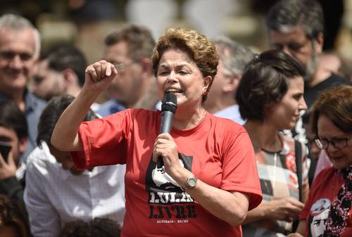 La ex presidenta brasileña Dilma Rousseff –en imagen de septiembre de 2018– sostuvo ayer que las élites locales e internacionales se oponen a las políticas de afirmación de la soberanía para imponer la agenda neoliberal mediante la guerra híbrida.
