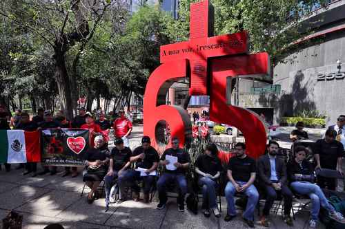 Allegados a los mineros atrapados en Pasta de Conchos, en conferencia, el 19 de febrero de 2020.