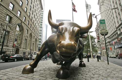 El escultor siciliano Arturo Di Modica, autor del famoso toro de bronce, símbolo de Wall Street en Nueva York, murió la noche del viernes a los 80 años de un cáncer que padecía desde hace tiempo, informaron diarios italianos.