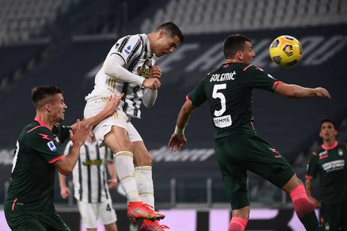 Con un doblete marcado ante el Crotone, Cristiano Ronaldo trepó a la cima de romperredes con 18 tantos.
