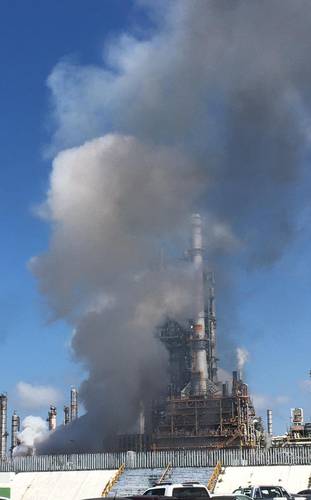El complejo petroquímico La Cangrejera de Petróleos Mexicanos, ubicado en Coatzacoalcos, Veracruz, sufrió daños luego del incendio ocurrido ayer en el turbogenerador TG05 a causa del desgaste y la falta de mantenimiento adecuado durante años. Petróleos Mexicanos reportó que no hubo lesionados.