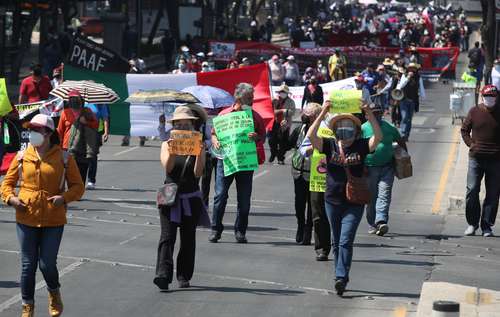 Disidentes retomaron ayer sus movilizaciones y marcharon con rumbo al Zócalo capitalino.