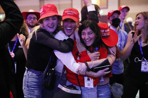  Celebración tras el discurso del ex presidente de Estados Unidos Donald Trump, en la Conferencia de Acción Política Conservadora celebrada en Orlando, Florida. Foto Afp